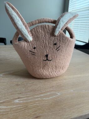 Adorable Pottery Barn Kids felt bunny Easter basket 🐰